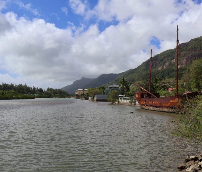 Roche Caiman Lagoon